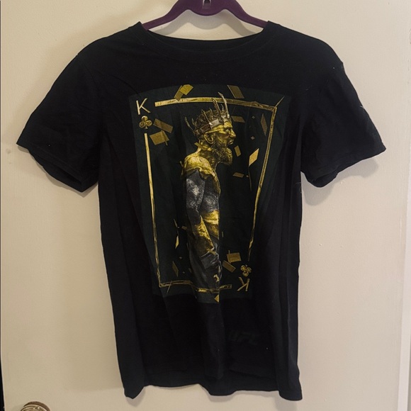 Reebok Tops - Reebok Black and Gold Graphic Tee